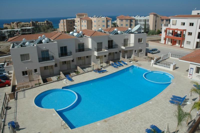 Ifestos Kings Resort Appartment Paphos Bagian luar foto