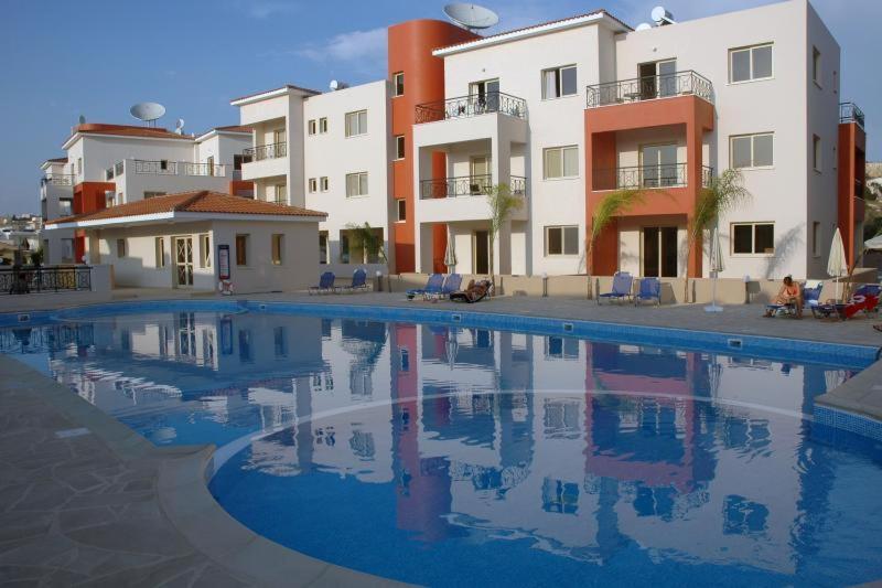 Ifestos Kings Resort Appartment Paphos Bagian luar foto