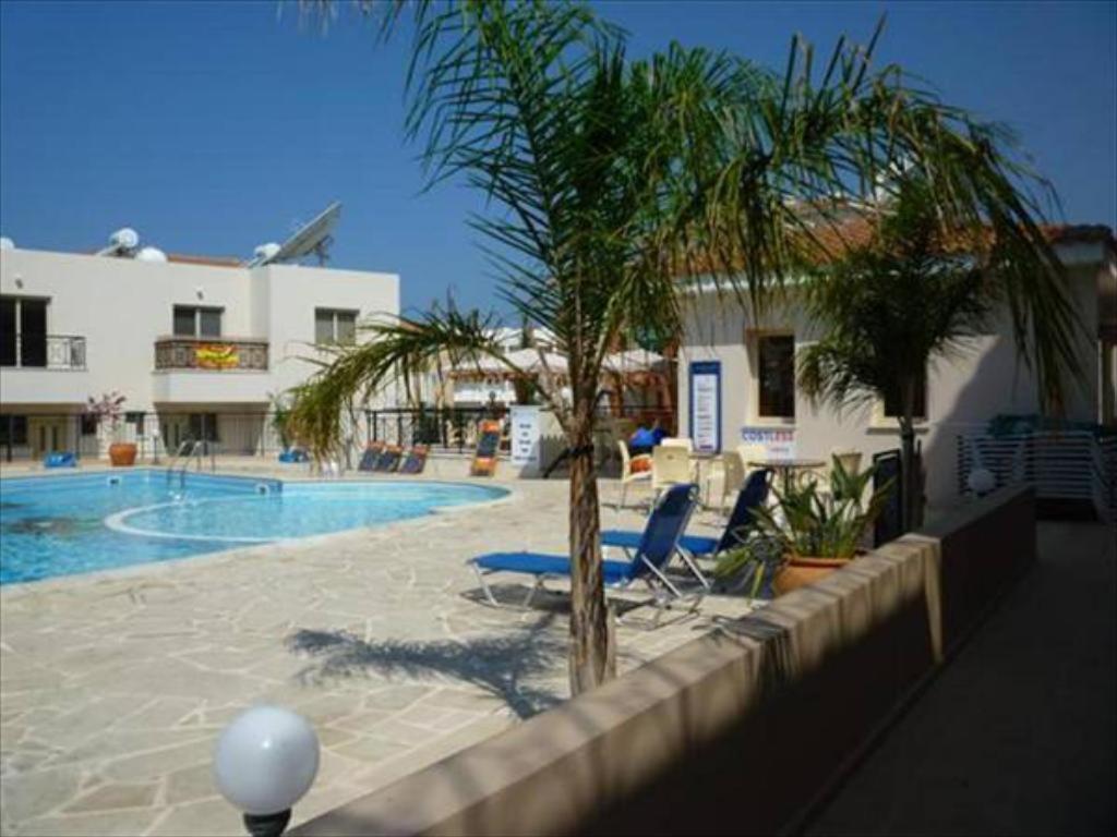 Ifestos Kings Resort Appartment Paphos Bagian luar foto