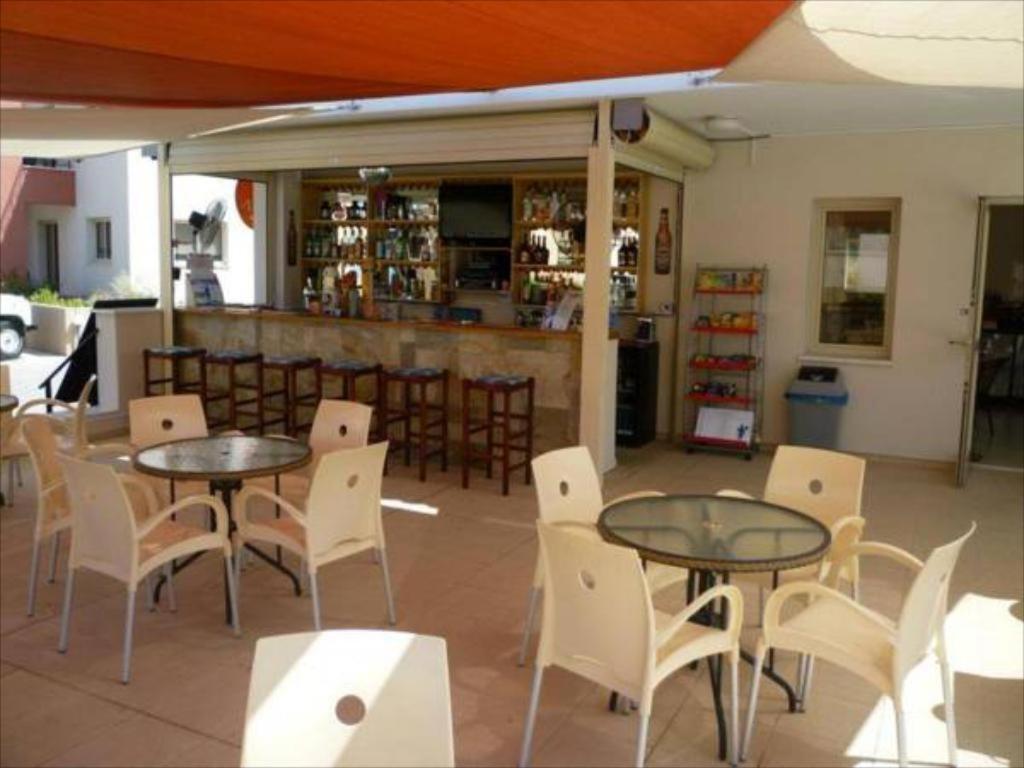 Ifestos Kings Resort Appartment Paphos Bagian luar foto
