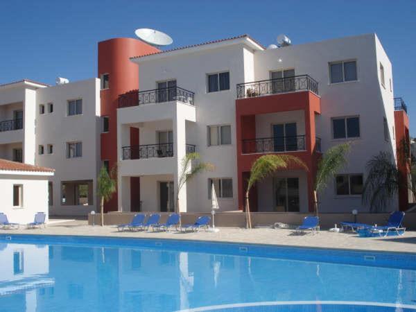 Ifestos Kings Resort Appartment Paphos Bagian luar foto