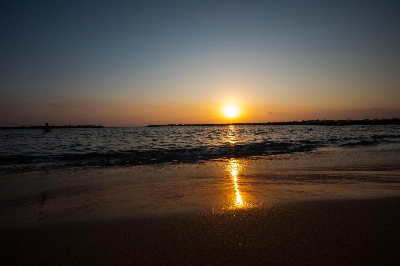 Ifestos Kings Resort Appartment Paphos Bagian luar foto