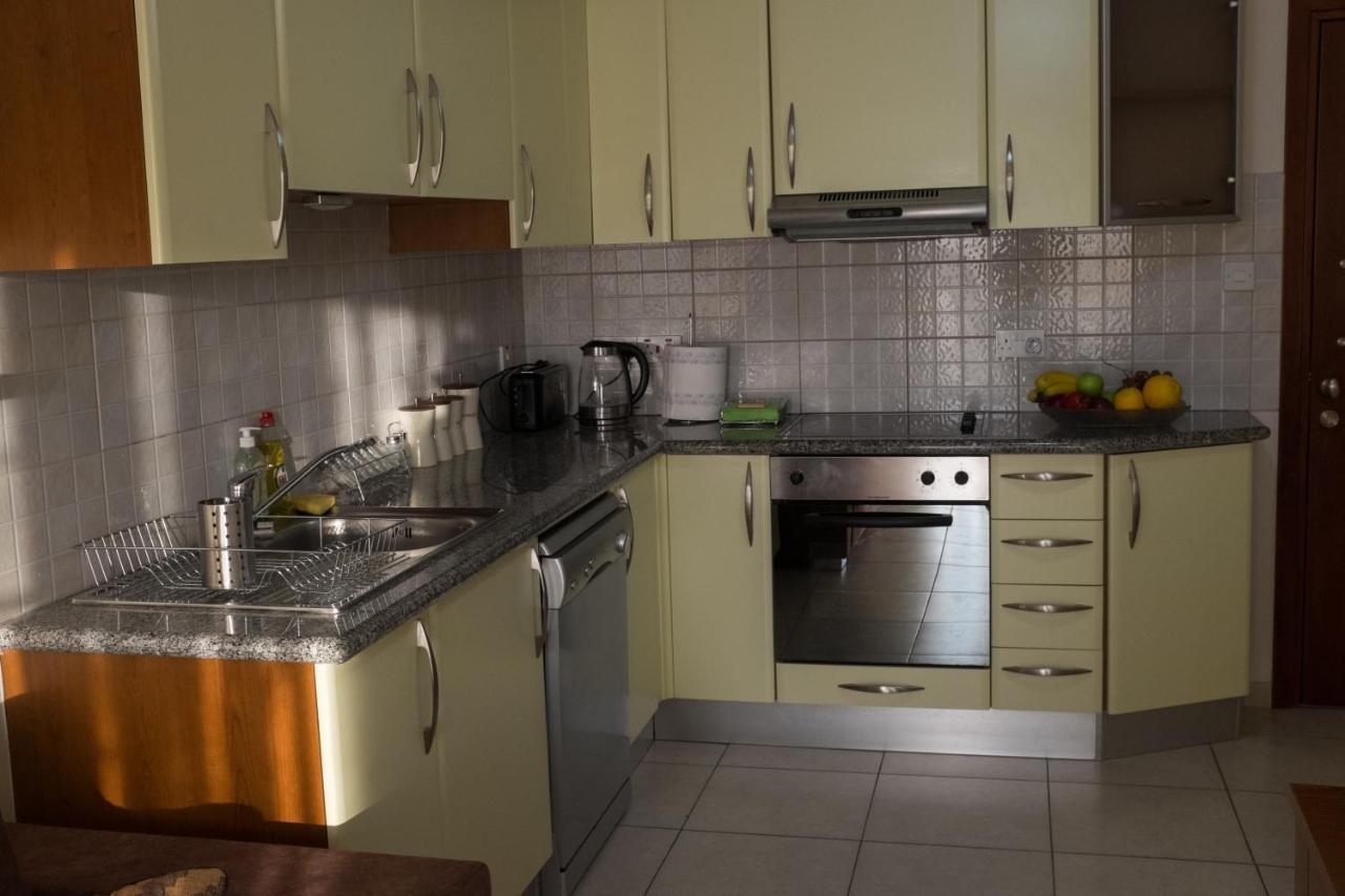 Ifestos Kings Resort Appartment Paphos Bagian luar foto