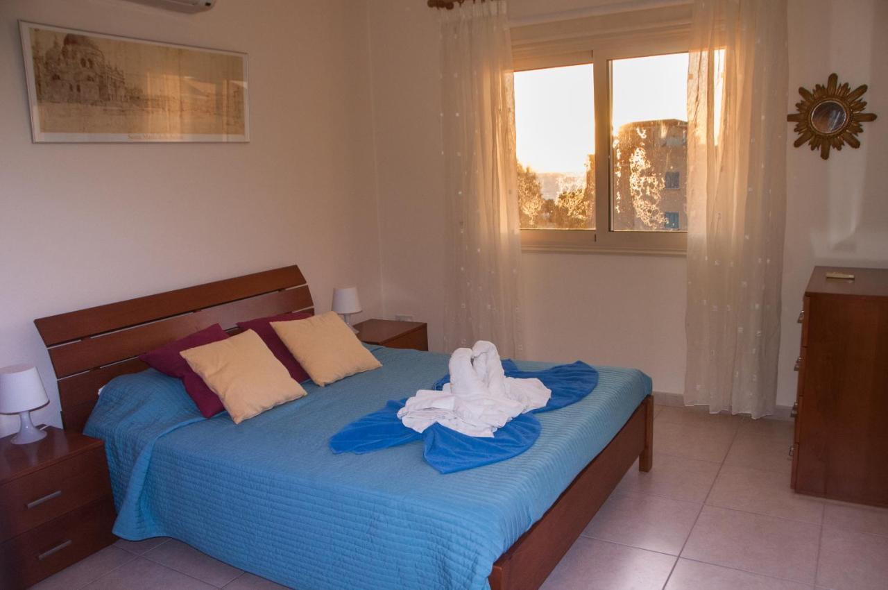 Ifestos Kings Resort Appartment Paphos Bagian luar foto
