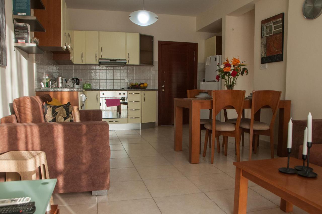 Ifestos Kings Resort Appartment Paphos Bagian luar foto