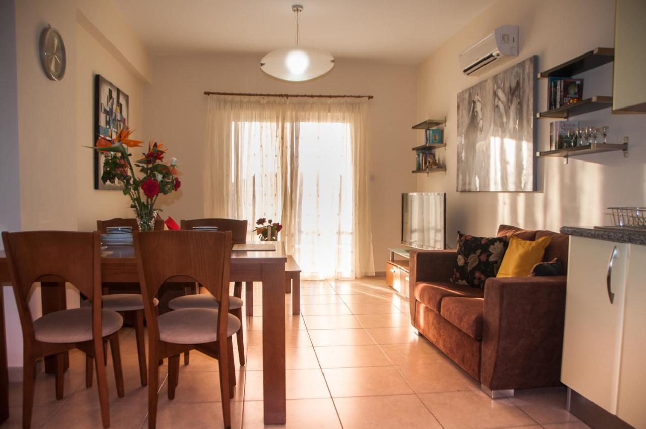 Ifestos Kings Resort Appartment Paphos Bagian luar foto