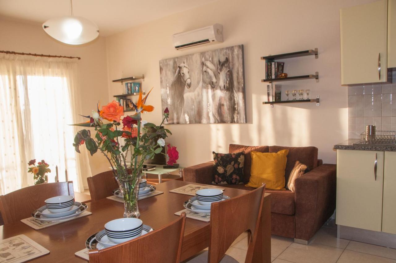 Ifestos Kings Resort Appartment Paphos Bagian luar foto