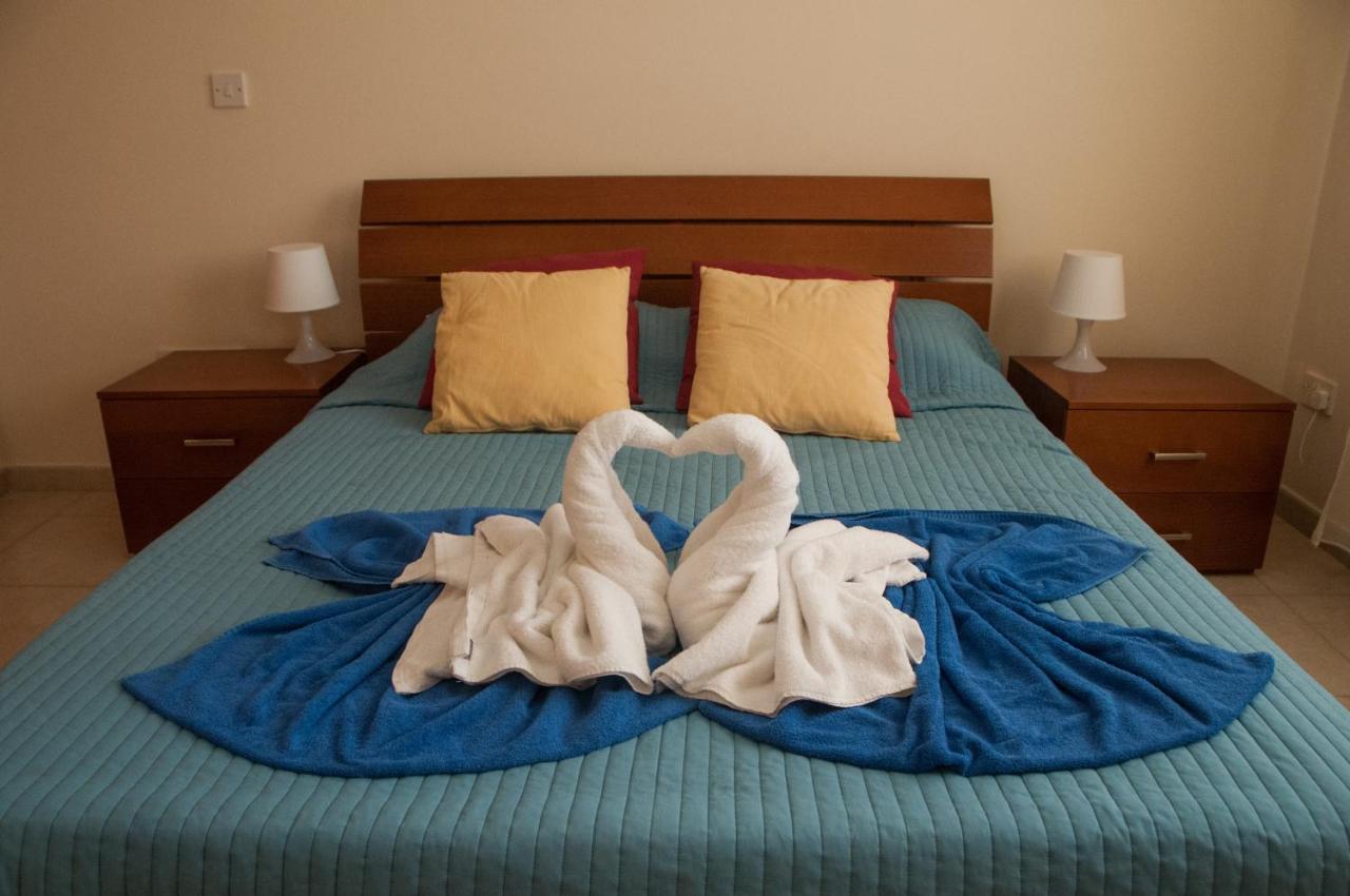 Ifestos Kings Resort Appartment Paphos Bagian luar foto