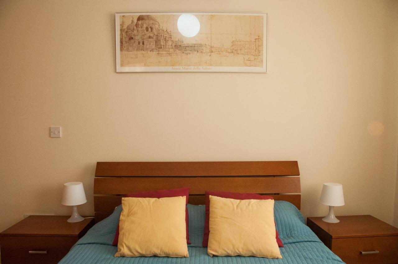 Ifestos Kings Resort Appartment Paphos Bagian luar foto