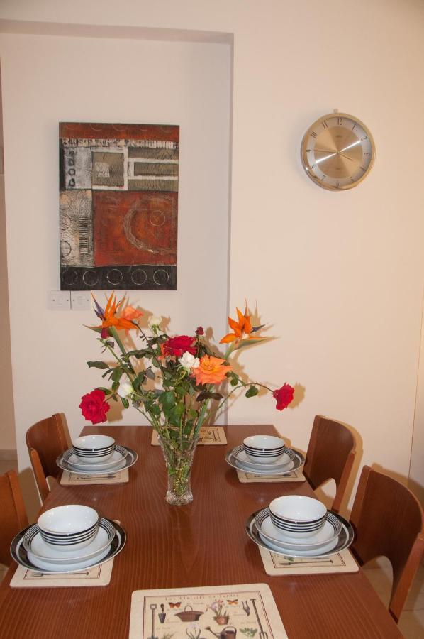 Ifestos Kings Resort Appartment Paphos Bagian luar foto