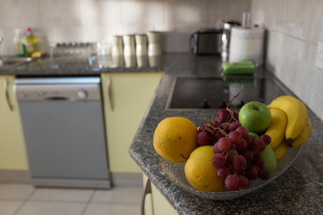 Ifestos Kings Resort Appartment Paphos Bagian luar foto
