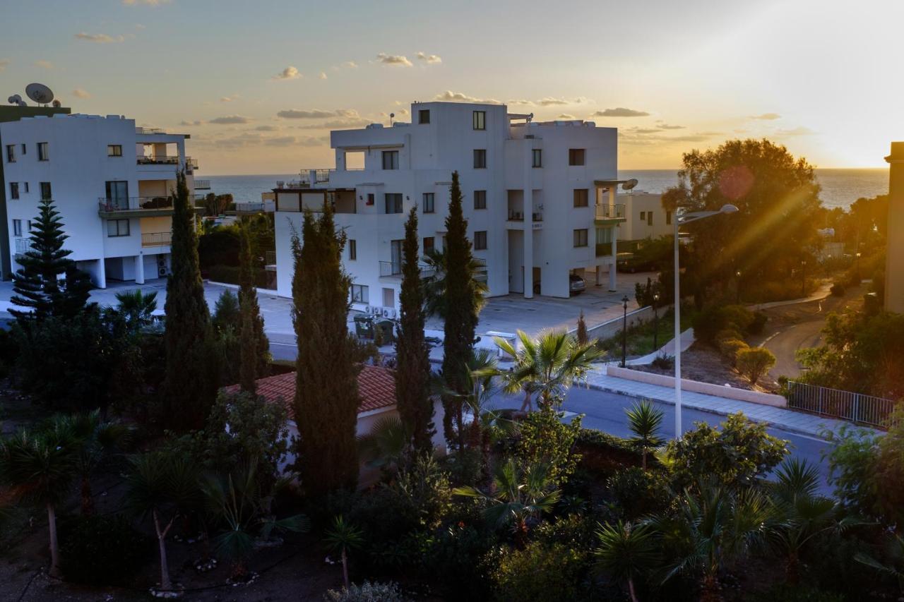 Ifestos Kings Resort Appartment Paphos Bagian luar foto